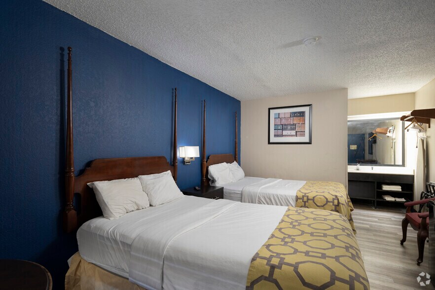 More Photos Of 1826 W Lucas St, Florence Hospitality For Sale