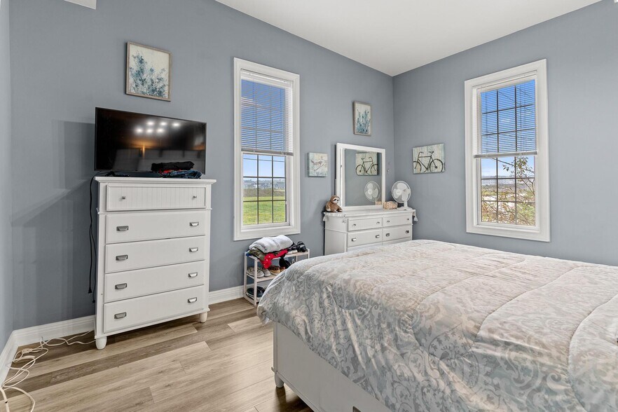 More Photos Of 1550 Lewis Center Rd, Lewis Center Freestanding For Sale