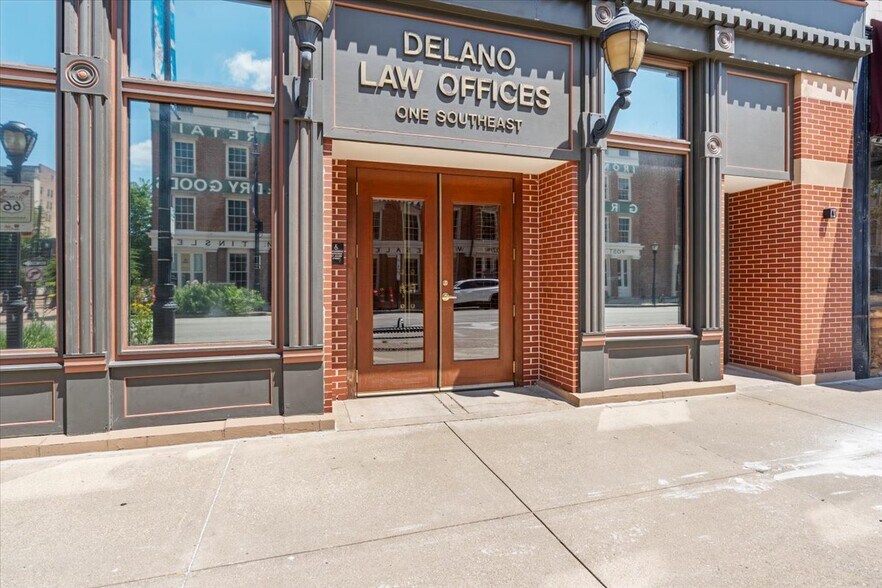 More Photos Of 200 S 6th St, Springfield Office For Sale
