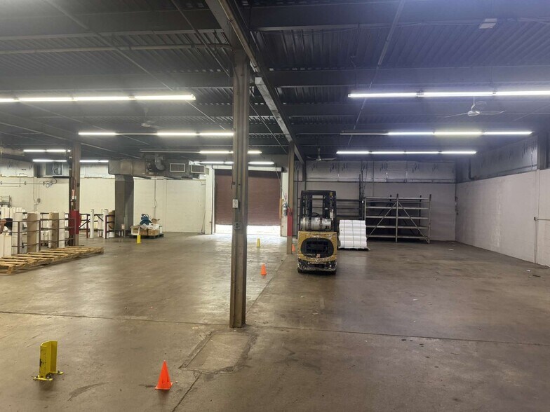 More Photos Of 315-319 Lake Ave, Bristol Manufacturing For Lease