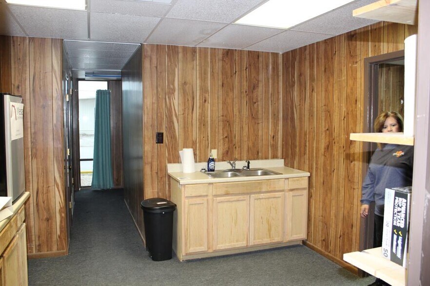 More Photos Of 407 N Nelson St, Fort Stockton Research And Development For Sale