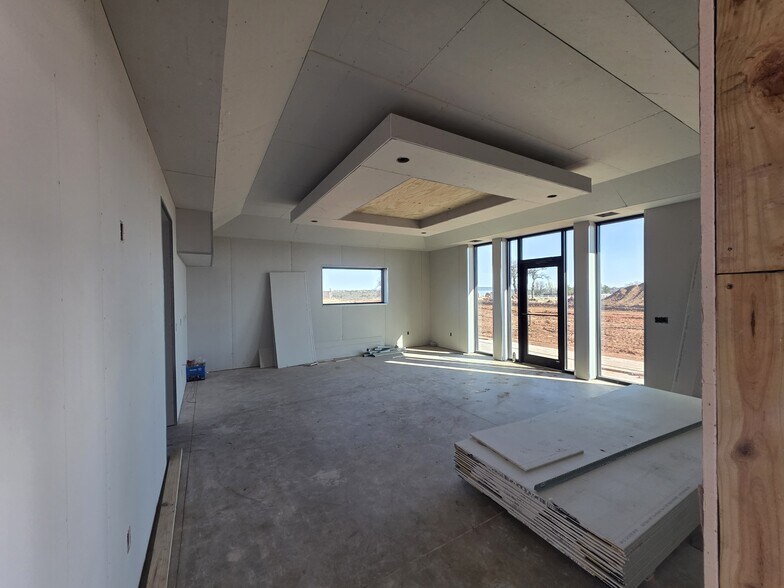 More Photos Of 13530 Pine St, Edmond Flex For Lease