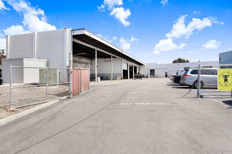 More Photos Of 3650 E Main St, Ventura Auto Dealership For Lease