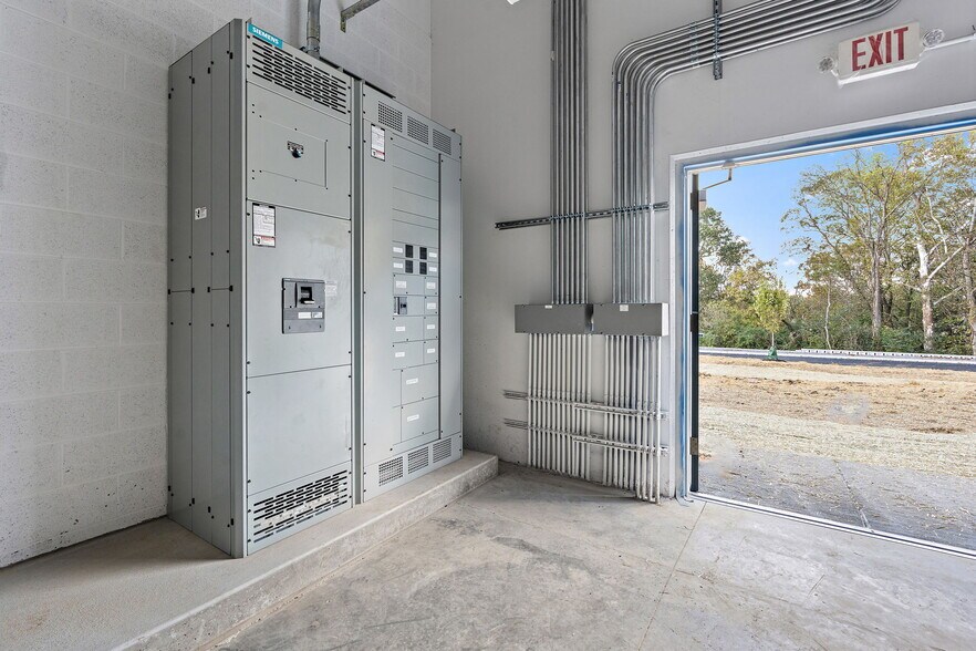 More Photos Of 100 Spontex Dr, Columbia Warehouse For Lease