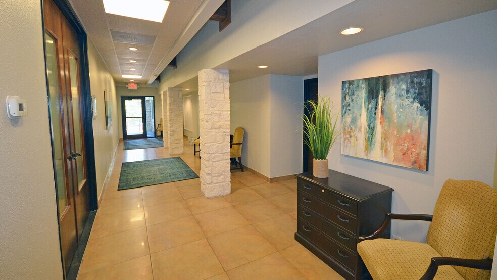 More Photos Of 7035 Bee Caves Rd, Austin Loft Creative Space For Lease