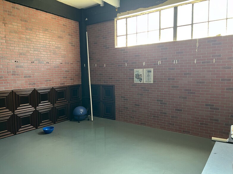 More Photos Of 223 SE 3rd Ave, Portland Warehouse For Sale