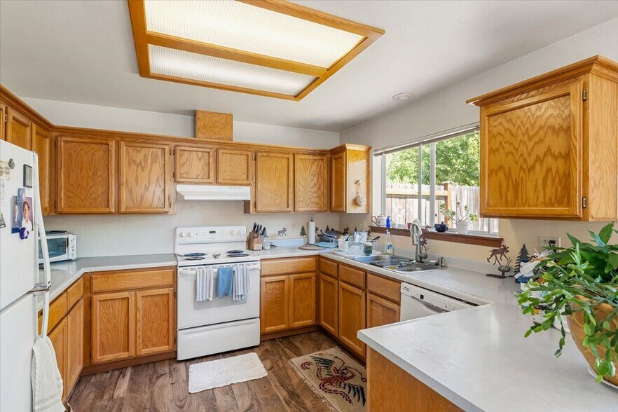 More Photos Of 416 Alder St, Mount Shasta Apartments For Sale