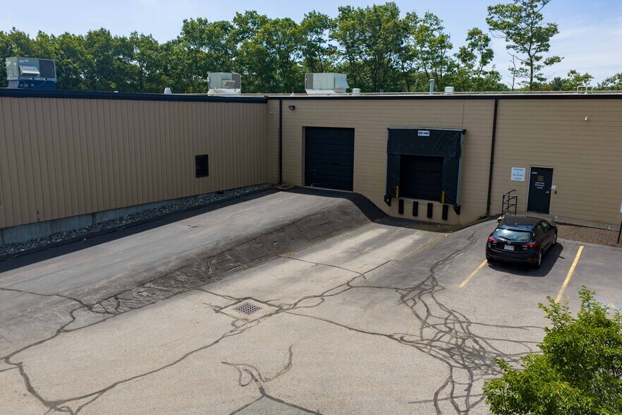 More Photos Of 87 John L Dietsch Sq, North Attleboro Manufacturing For Lease