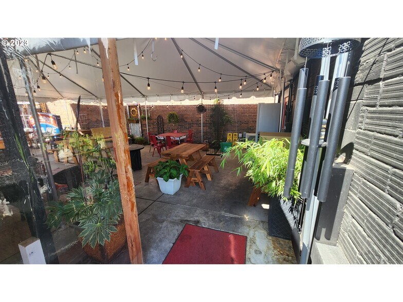 More Photos Of 819 Main St, Cottage Grove Restaurant For Sale