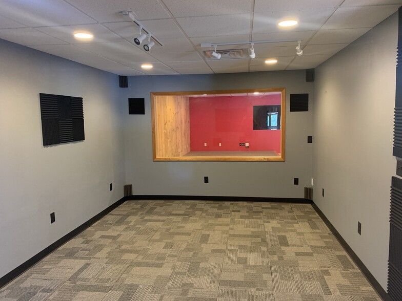 More Photos Of 217 Pearl St, Essex Junction Freestanding For Sale