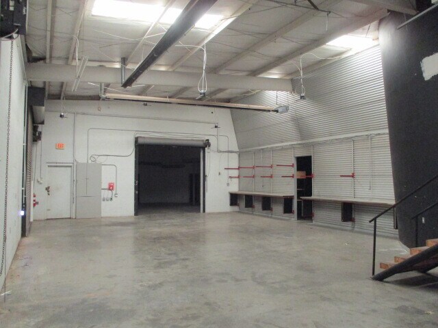 More Photos Of 3212 S Main St, Fort Worth Warehouse For Sale