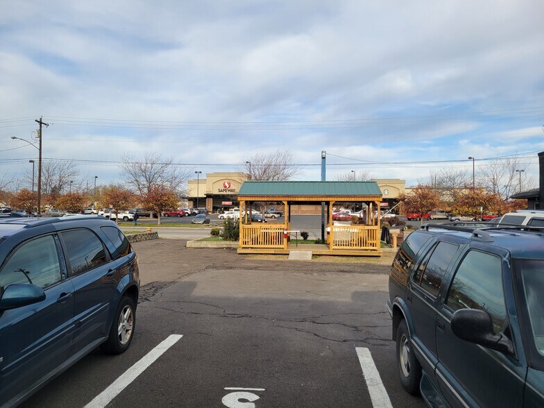 More Photos Of 2116 Adams Ave, La Grande Hotel For Sale