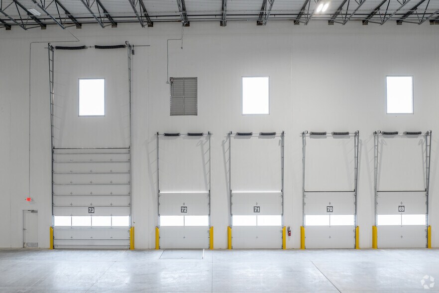 More Photos Of 542 SE Loop 410, San Antonio Warehouse For Lease