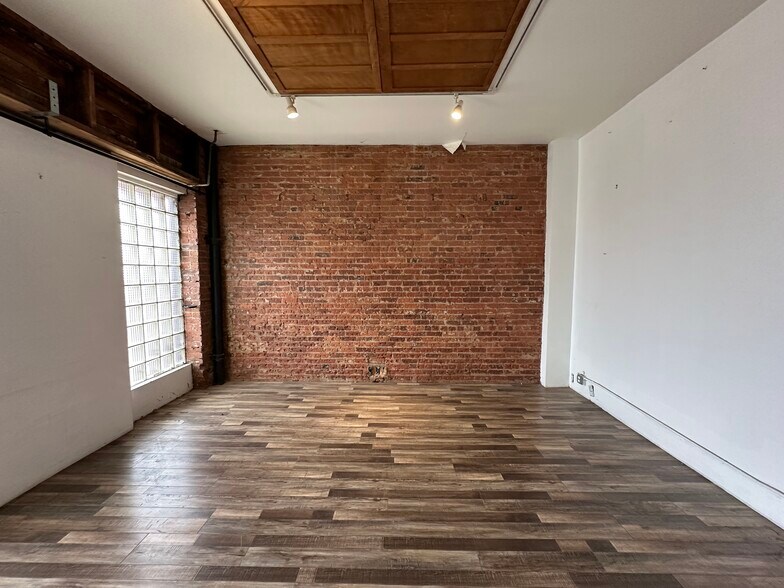 More Photos Of 1827 Hope St, Los Angeles Warehouse For Lease