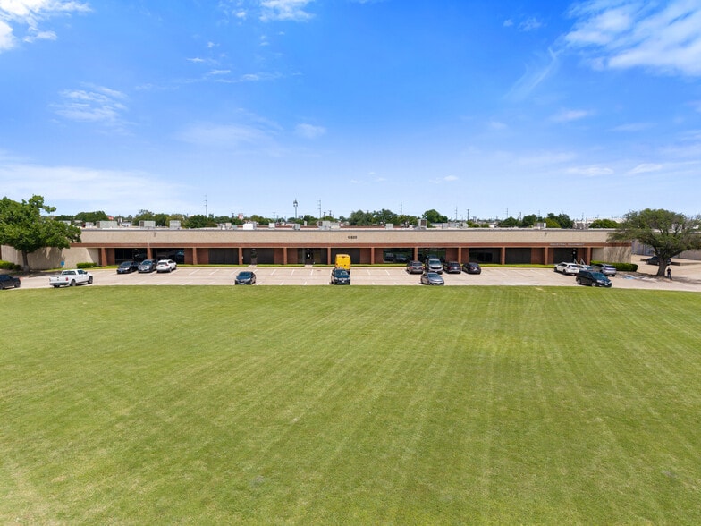 More Photos Of 11601 Plano Rd, Dallas Unknown For Lease