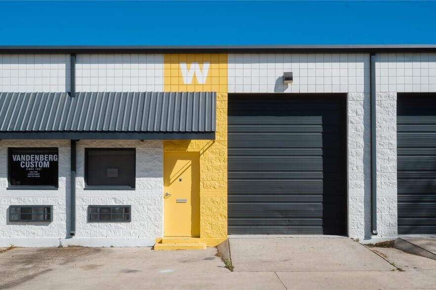 More Photos Of 6831 Broadway St, Pearland Warehouse For Lease