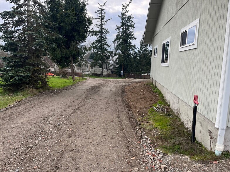 More Photos Of 10902 59th Ave E, Puyallup Service For Lease