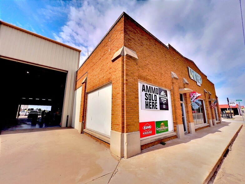 More Photos Of 401 S 10th St, Frederick Showroom For Sale