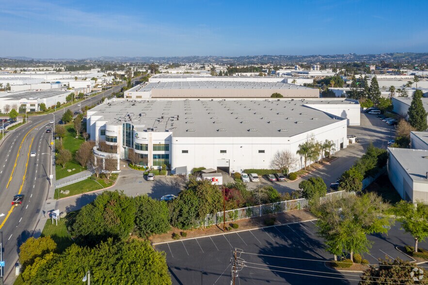 More Photos Of 17528-17588 E Rowland St, City of Industry Light Distribution For Lease