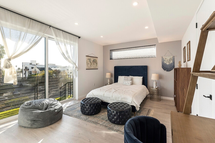 More Photos Of 1002 N Hudson Ave, Los Angeles Apartments For Sale