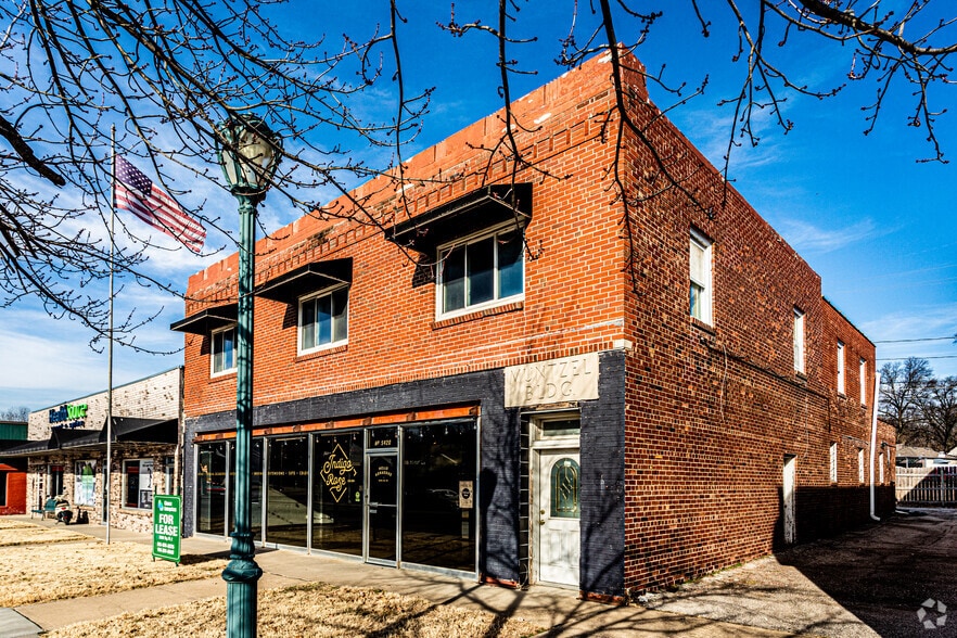 More Photos Of 5420 Johnson Dr, Mission Storefront Retail Office For Lease