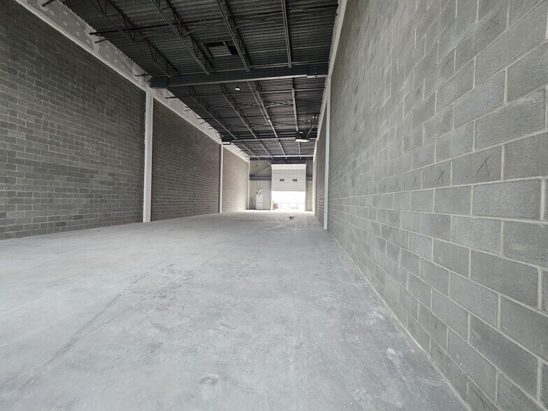 More Photos Of 125 Goddard Cres, Cambridge Warehouse For Sale