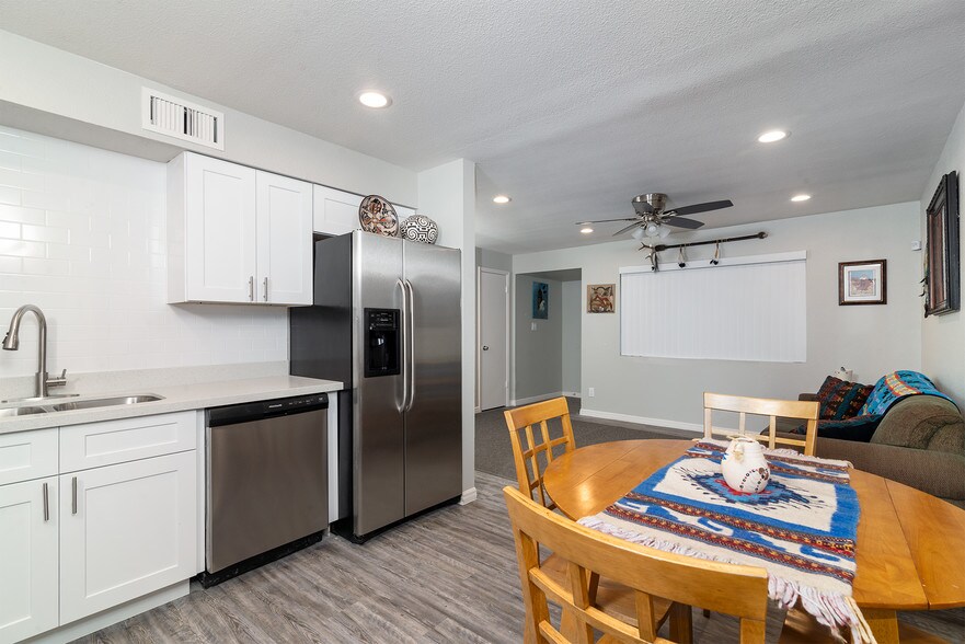 More Photos Of 515 W Pebble Beach Dr, Tempe Specialty For Sale