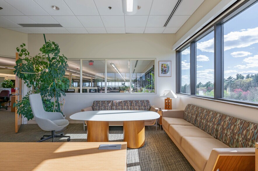 More Photos Of 6 Kitty Hawk Lndg, Londonderry Office For Sale