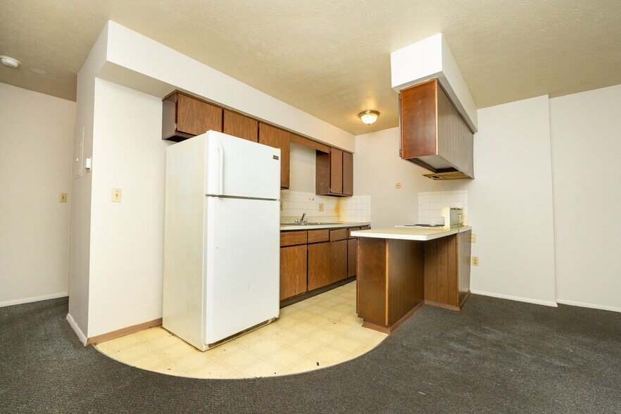 More Photos Of 500 Zahn Dr, Akron Apartments For Sale