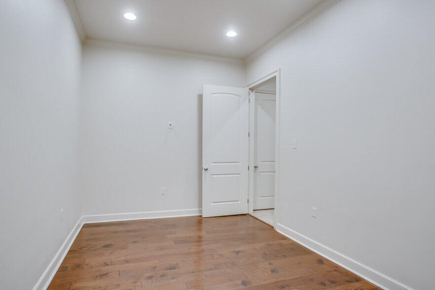 More Photos Of 5760 40th St, Lubbock Office For Lease