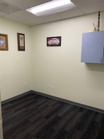 More Photos Of 2800-2820 Roosevelt St, Carlsbad General Retail For Lease