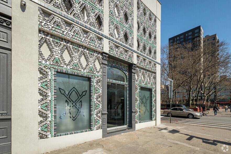 More Photos Of 18-20 Delancey St, New York Storefront Retail Office For Lease
