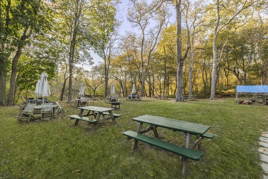 More Photos Of 1970 Montauk Hwy, Bridgehampton Restaurant For Sale