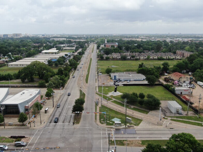 More Photos Of 5703 Martin Luther King Blvd, Houston Medical For Sale