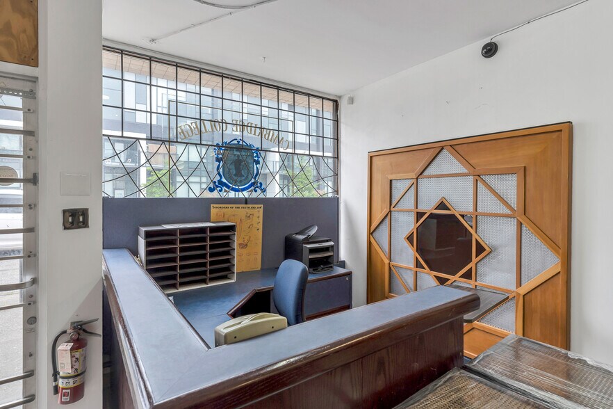 More Photos Of 4928 Imperial St, Burnaby Storefront Retail Residential For Lease