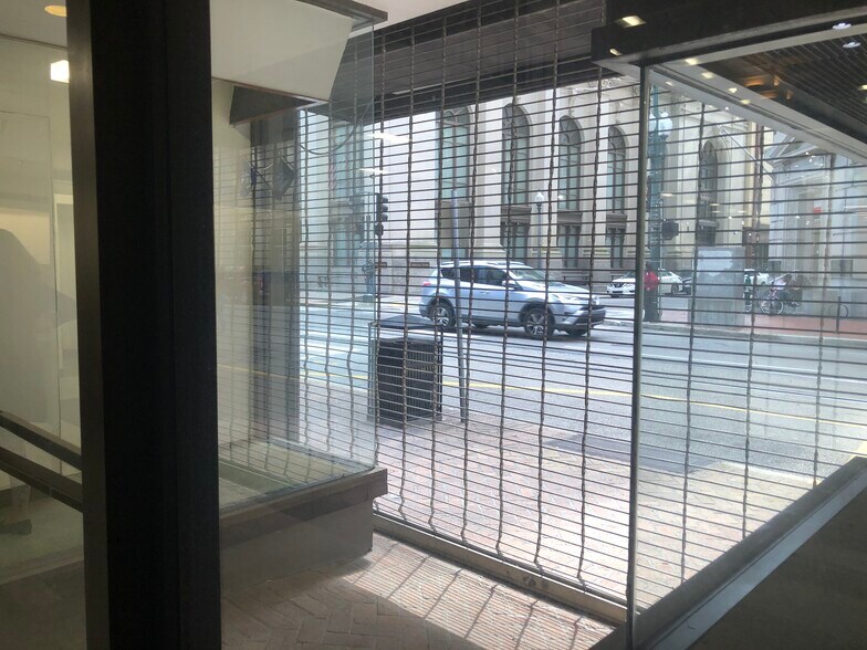 More Photos Of 230 Carondelet St, New Orleans Office For Lease
