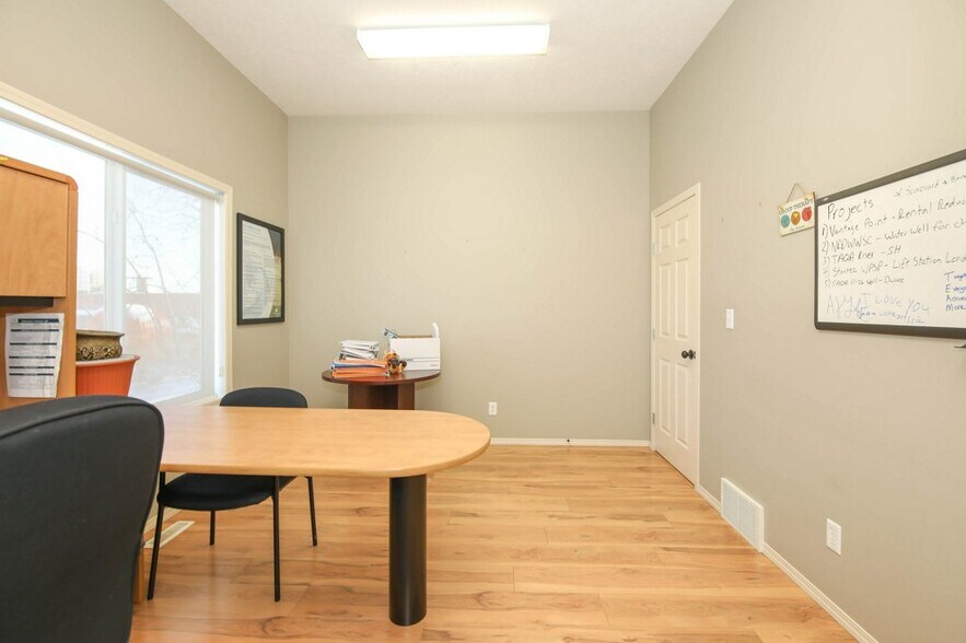 More Photos Of 5209 49A Ave, Bentley Office For Sale