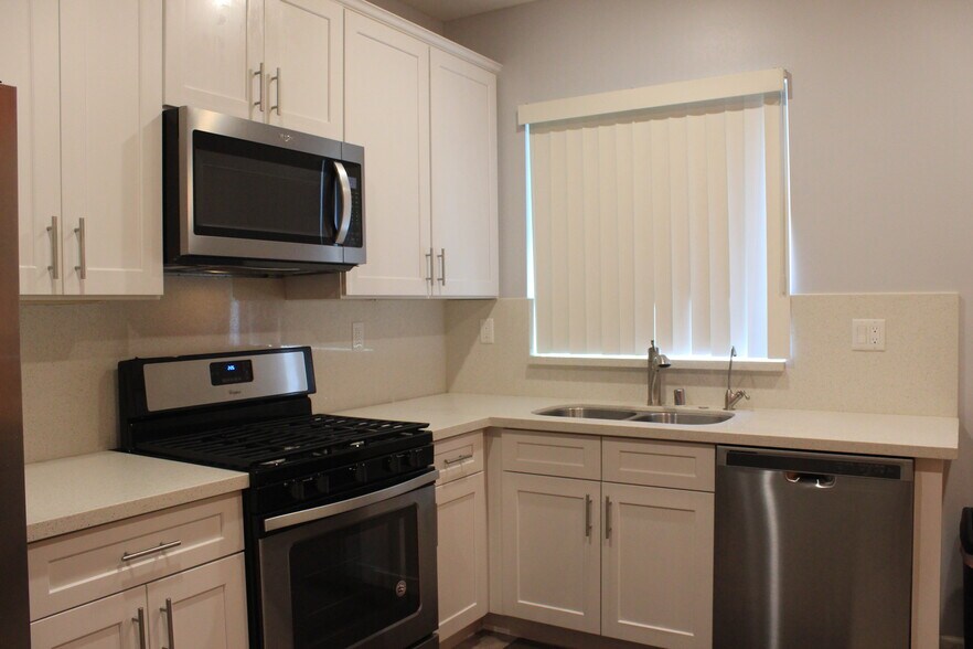 More Photos Of 1259 W 36th Pl, Los Angeles Apartments For Sale