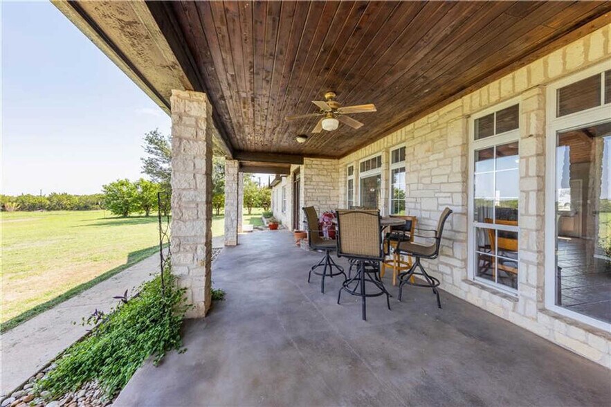 More Photos Of 101 Oakwood Trl, Cedar Park Light Distribution For Lease