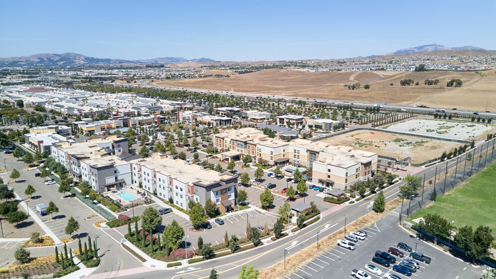 More Photos Of 4705-4729 Livermore Outlets Dr, Livermore Unknown For Lease