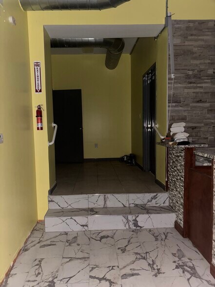 More Photos Of 192 Bay St, Staten Island Storefront Retail Residential For Lease