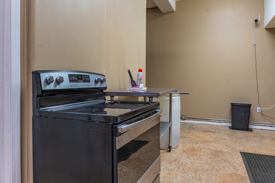More Photos Of 620 Cherokee St, Leavenworth Storefront Retail Office For Sale