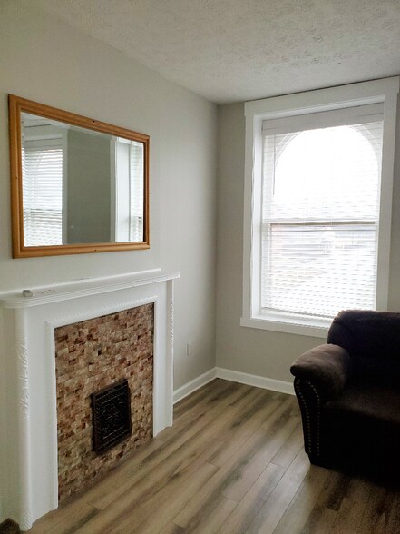 More Photos Of 1584-1586 S High St, Columbus Storefront Retail Residential For Sale