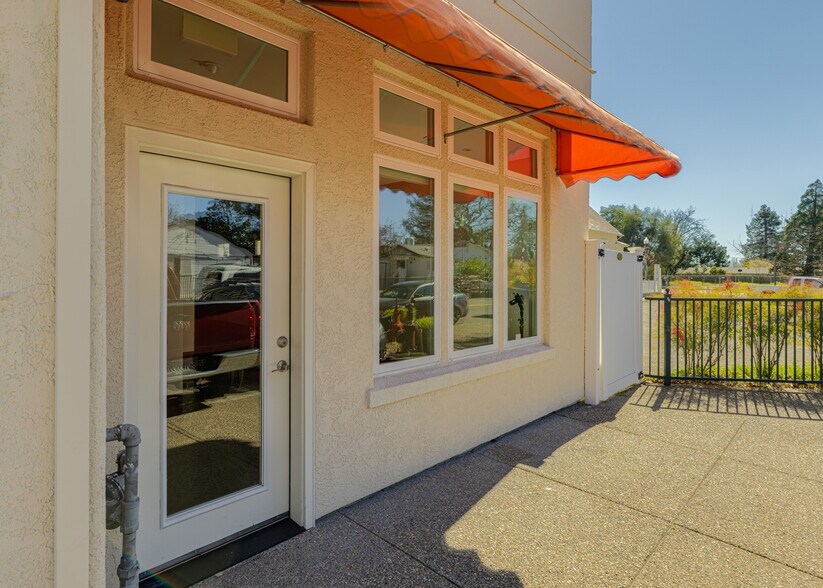 More Photos Of 220 Windsor River Rd, Windsor Apartments For Sale