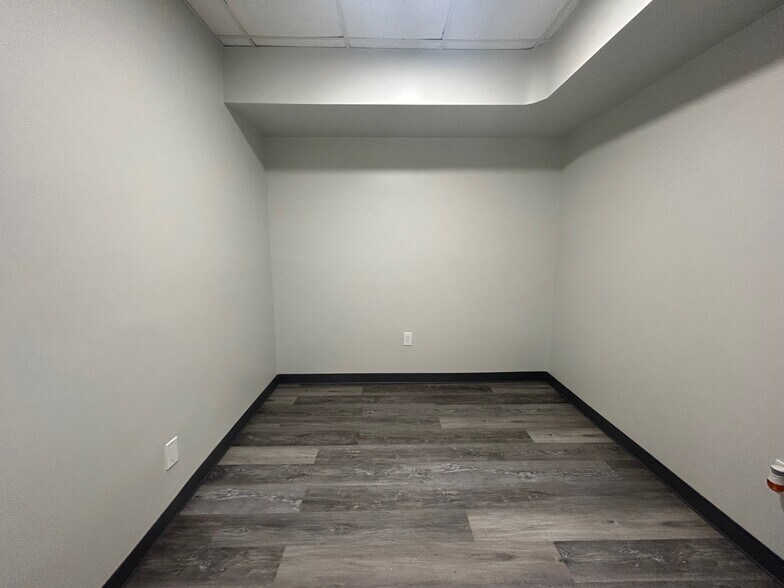 More Photos Of 5100 Hollywood Blvd, Hollywood Medical For Lease