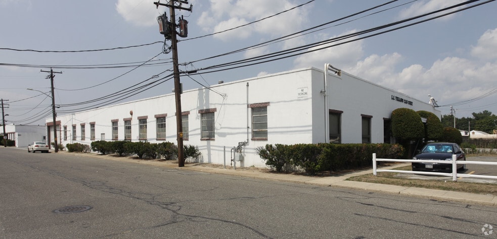 More Photos Of 100 New South Rd, Hicksville Manufacturing For Lease