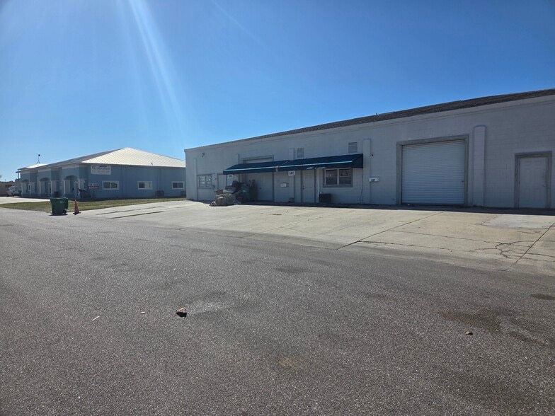 More Photos Of 635 Fern Dr, Merritt Island Warehouse For Lease