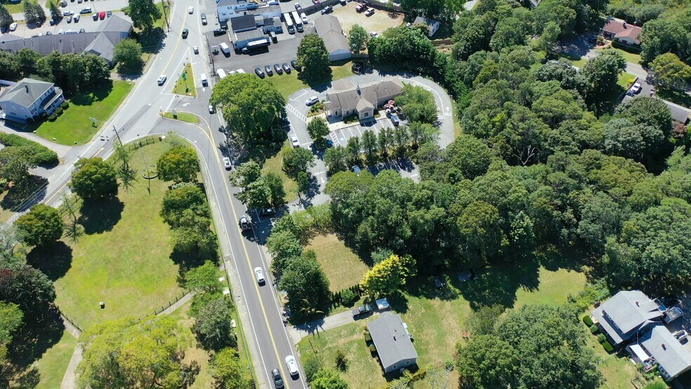 Primary Photo Of 4 Sandwich Rd, Teaticket Bank For Lease