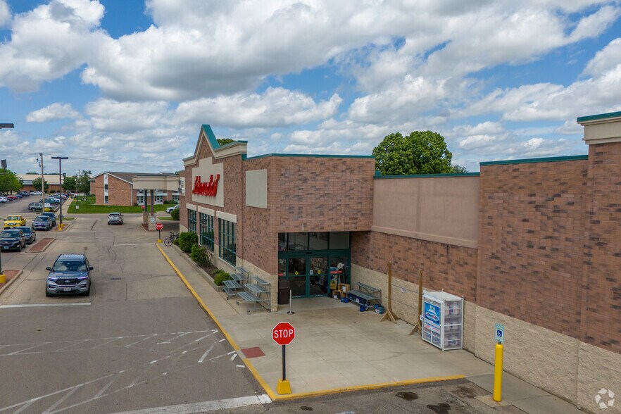 More Photos Of 1319-1413 Creston Park Dr, Janesville Storefront For Sale