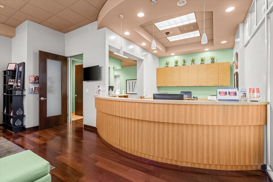 More Photos Of 27871 Smyth Dr, Santa Clarita Medical For Sale